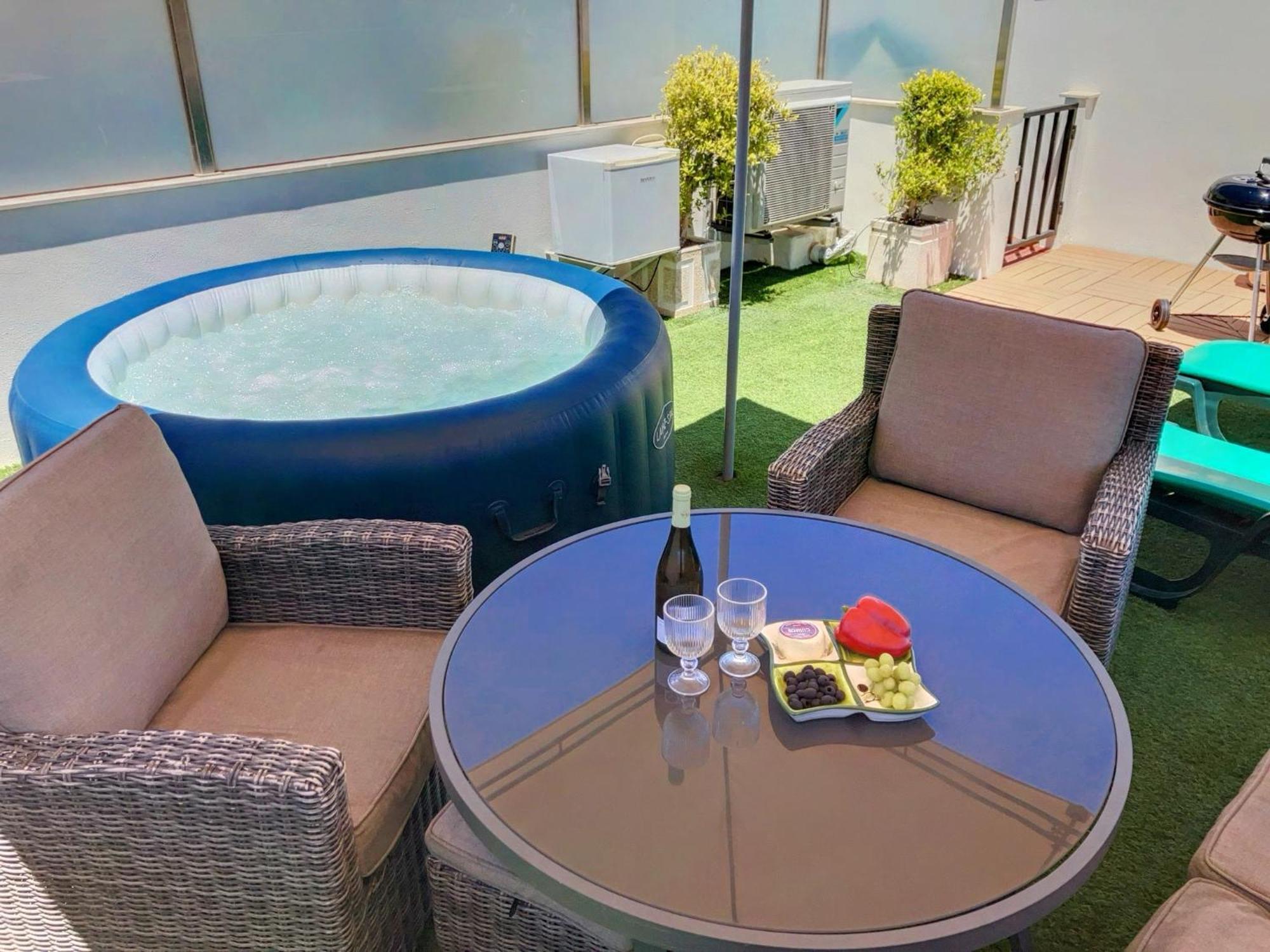 Apartment Alpha - 2 Bedrooms, Private Rooftop Patio With Hot Tub, Bbq And View 페하구도 외부 사진