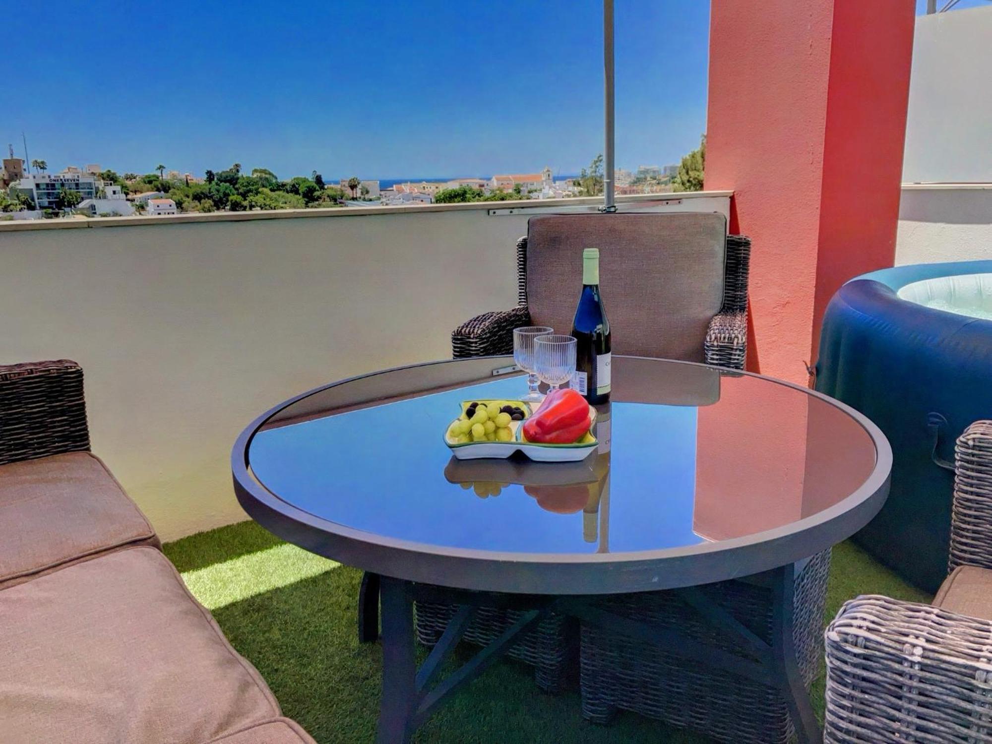 Apartment Alpha - 2 Bedrooms, Private Rooftop Patio With Hot Tub, Bbq And View 페하구도 외부 사진